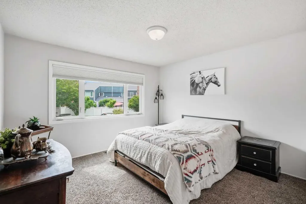 228 Theodore Place NW Calgary AB T2K 5S1