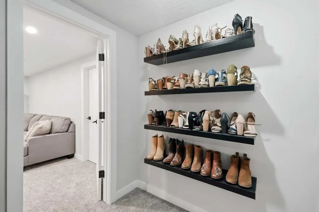 228 Theodore Place NW Calgary AB T2K 5S1