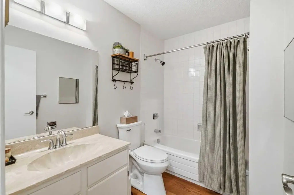 228 Theodore Place NW Calgary AB T2K 5S1