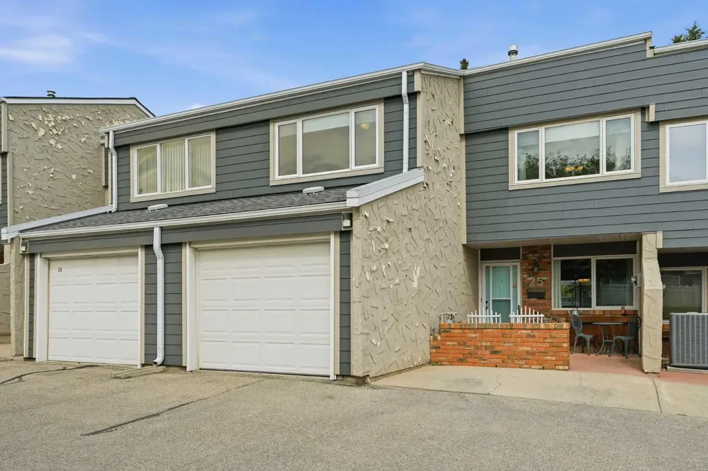 228 Theodore Place NW Calgary AB T2K 5S1