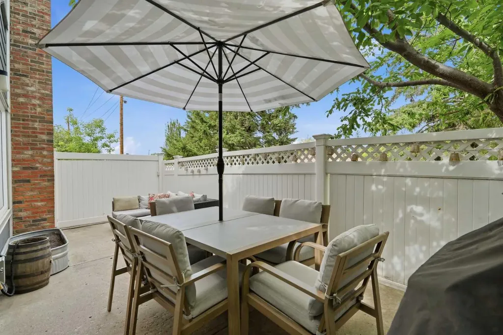 228 Theodore Place NW Calgary AB T2K 5S1
