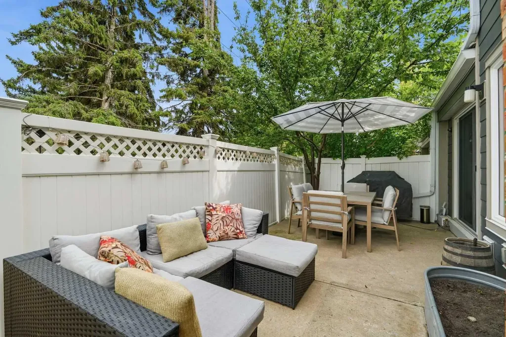 228 Theodore Place NW Calgary AB T2K 5S1