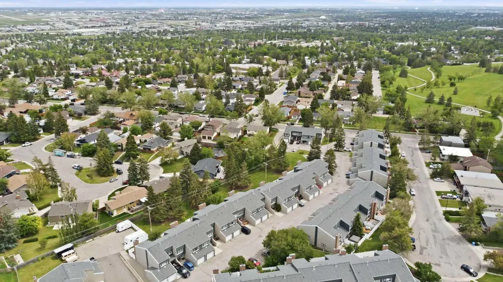 228 Theodore Place NW Calgary AB T2K 5S1