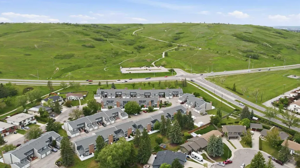 228 Theodore Place NW Calgary AB T2K 5S1