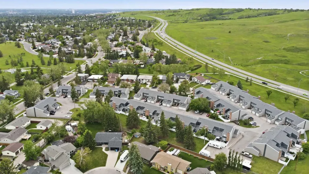 228 Theodore Place NW Calgary AB T2K 5S1