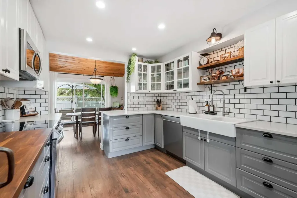 228 Theodore Place NW Calgary AB T2K 5S1