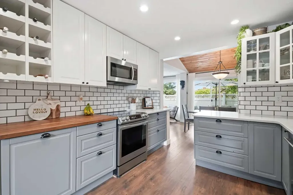228 Theodore Place NW Calgary AB T2K 5S1