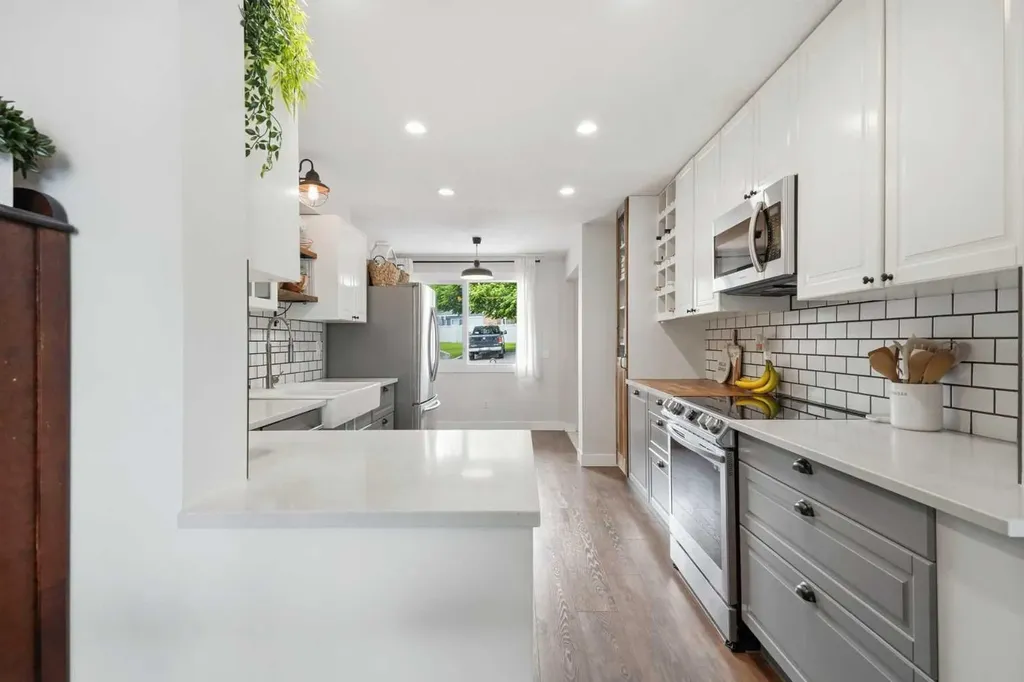 228 Theodore Place NW Calgary AB T2K 5S1