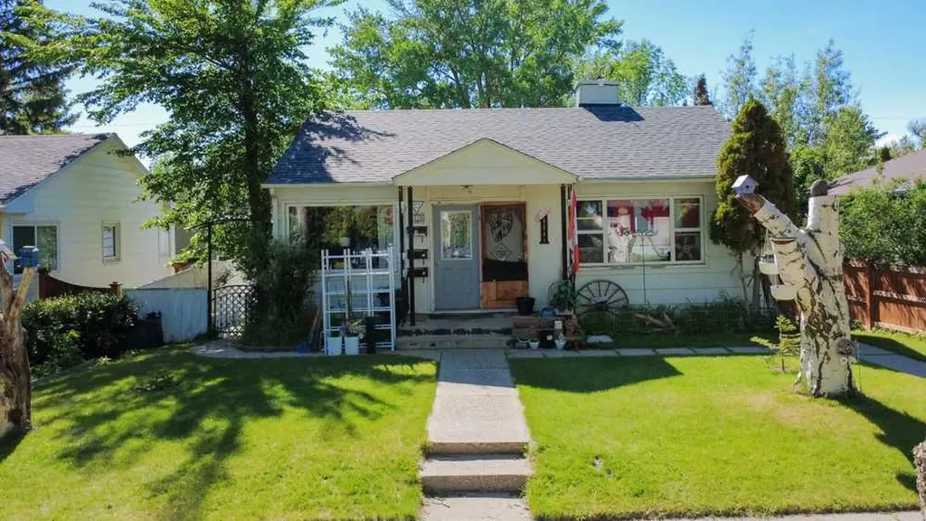 1118 12b Street S Lethbridge AB T1K 1S2