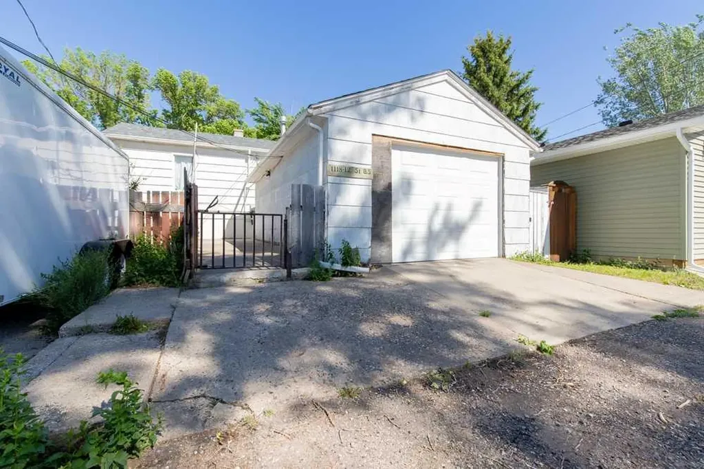 1118 12b Street S Lethbridge AB T1K 1S2