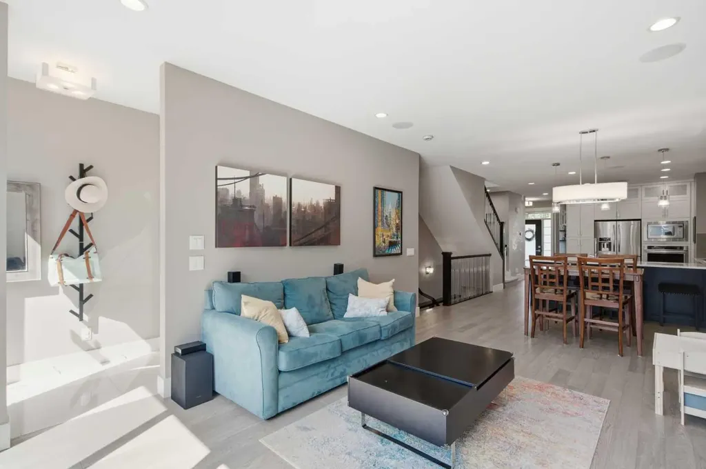 2827B 40 Street SW Calgary AB T3E 3J7