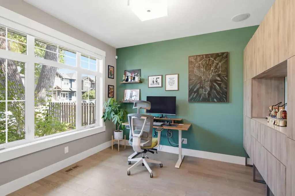 2827B 40 Street SW Calgary AB T3E 3J7