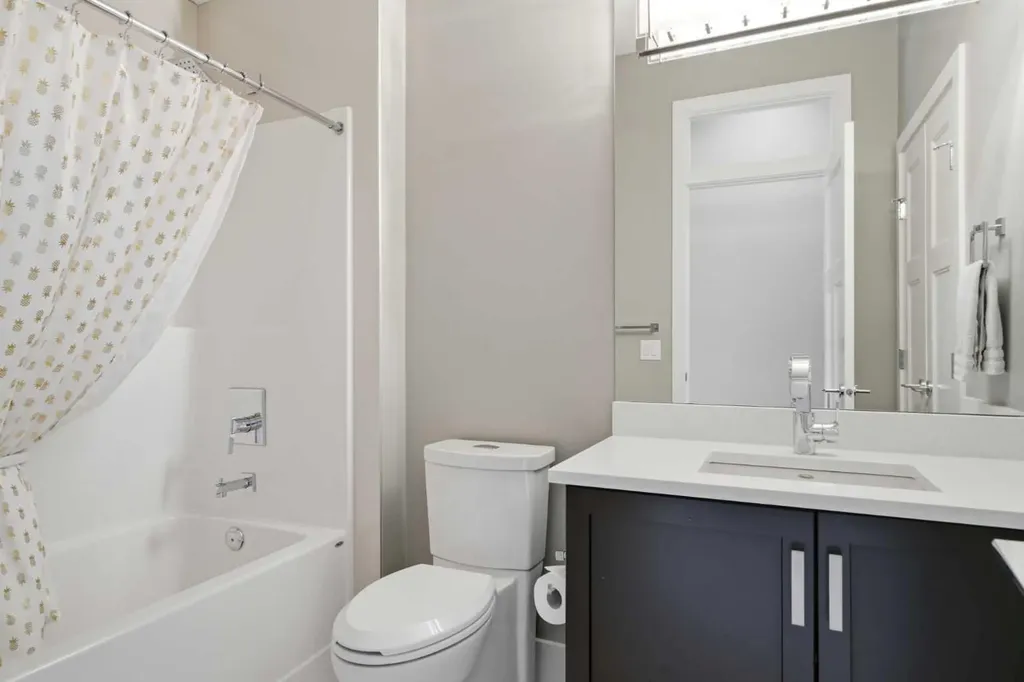 2827B 40 Street SW Calgary AB T3E 3J7