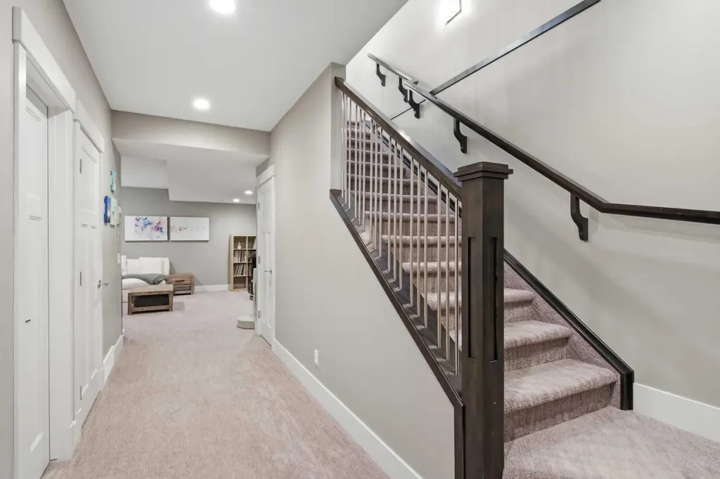 2827B 40 Street SW Calgary AB T3E 3J7