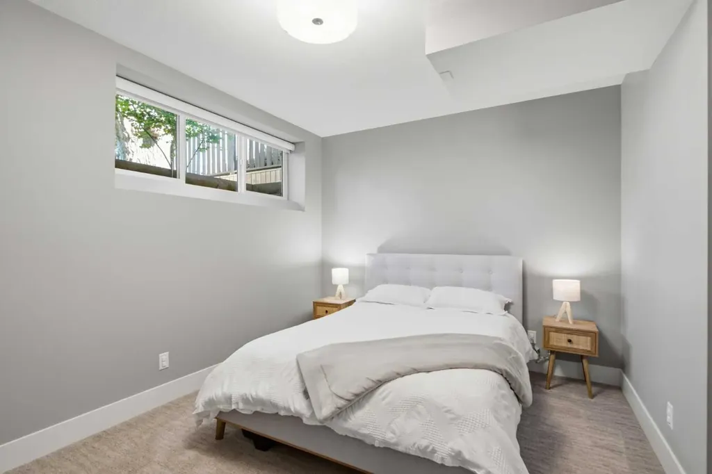 2827B 40 Street SW Calgary AB T3E 3J7