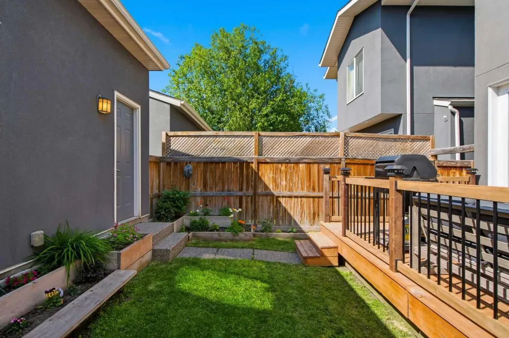 2827B 40 Street SW Calgary AB T3E 3J7