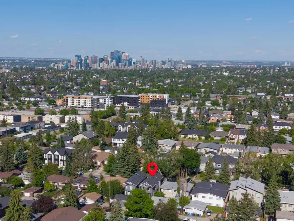 2827B 40 Street SW Calgary AB T3E 3J7
