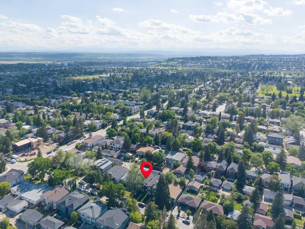 2827B 40 Street SW Calgary AB T3E 3J7
