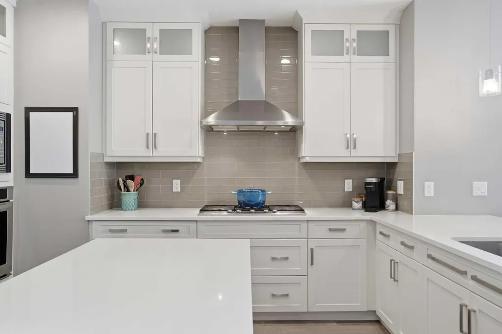 2827B 40 Street SW Calgary AB T3E 3J7
