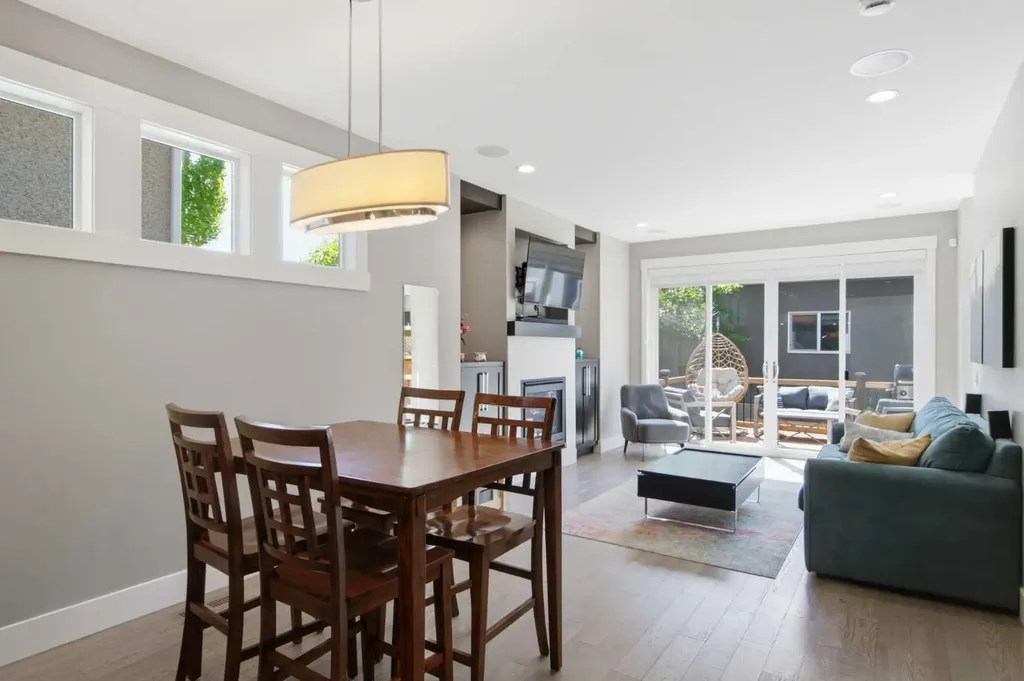 2827B 40 Street SW Calgary AB T3E 3J7