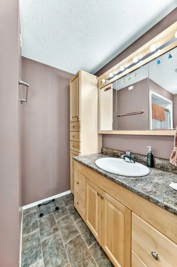 218 Southridge Place Didsbury AB T0M 0W0