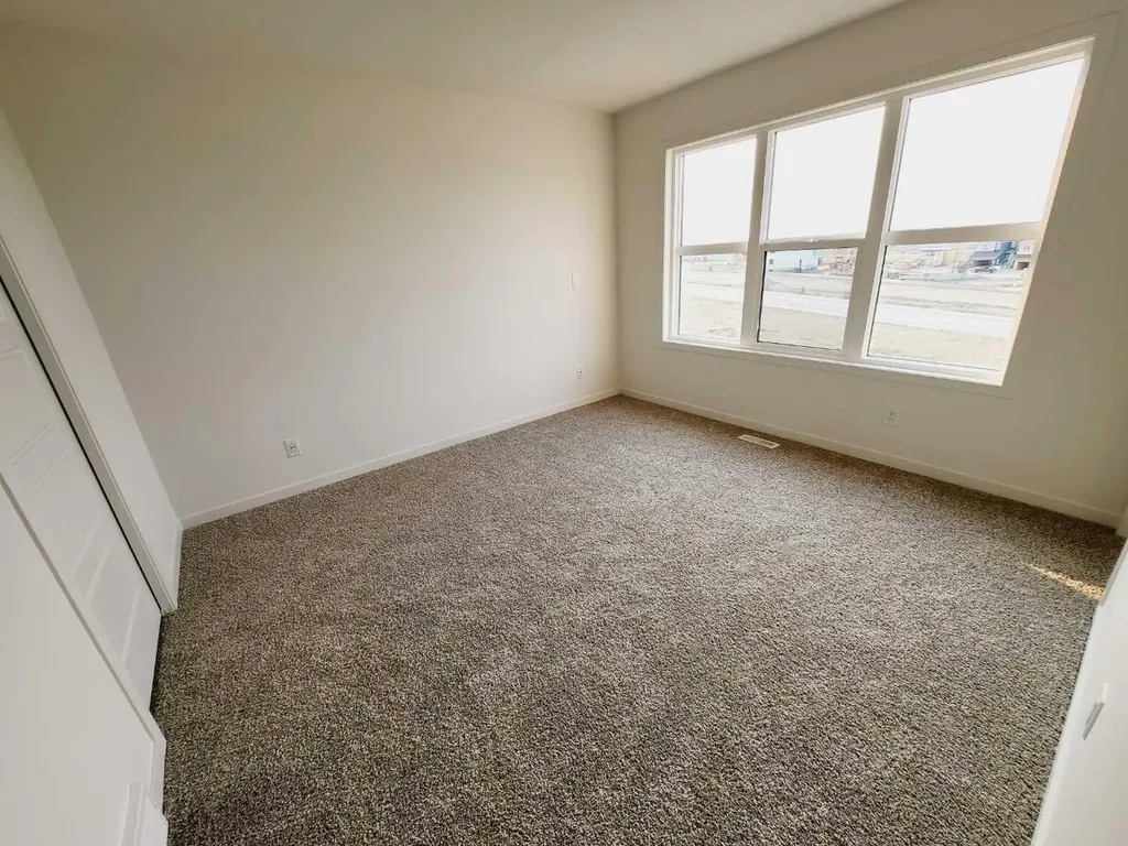 186 Aquila Drive NW Calgary AB T3R 1Y5