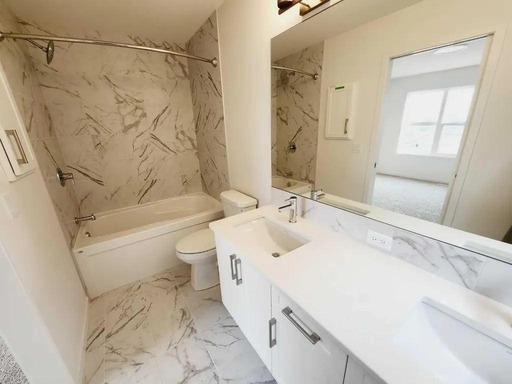 186 Aquila Drive NW Calgary AB T3R 1Y5