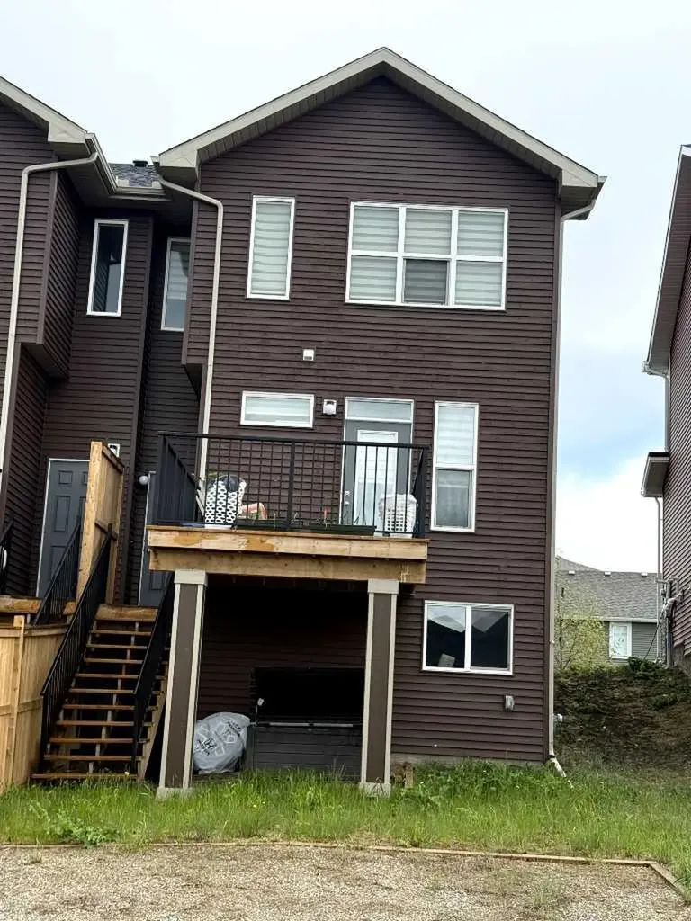 186 Aquila Drive NW Calgary AB T3R 1Y5