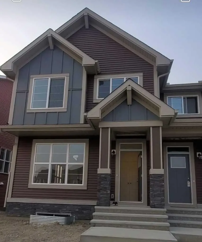 186 Aquila Drive NW Calgary AB T3R 1Y5
