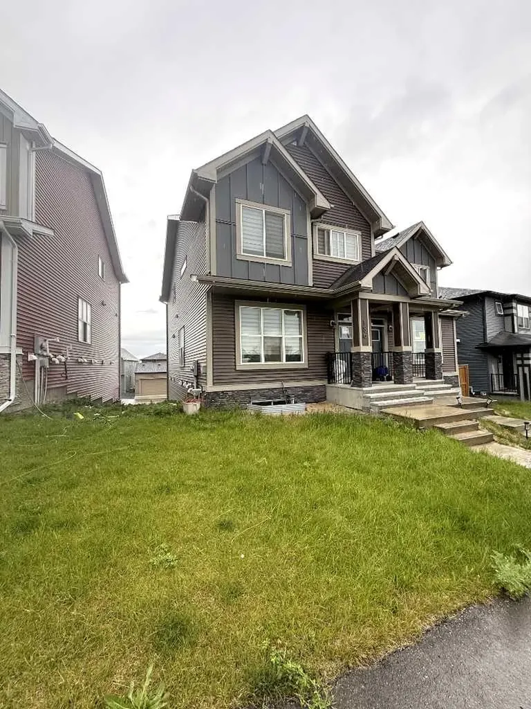 186 Aquila Drive NW Calgary AB T3R 1Y5