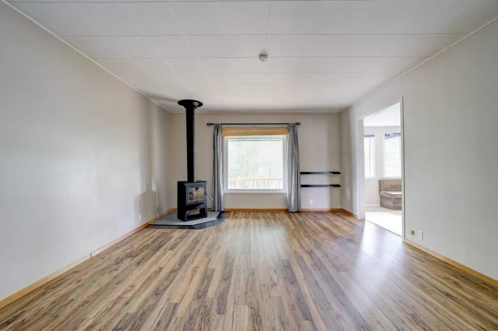 1124 James Avenue Pincher Creek AB T0K 1W0