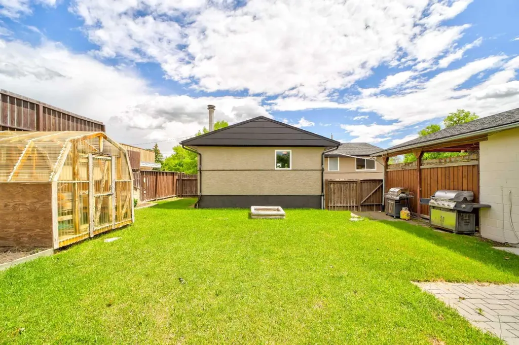 1124 James Avenue Pincher Creek AB T0K 1W0
