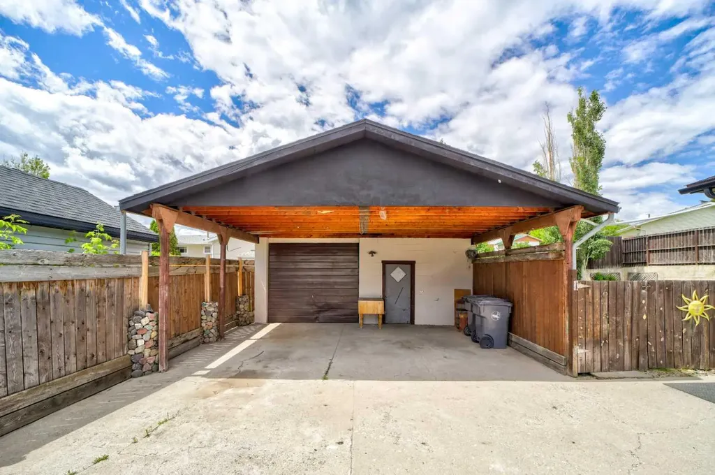 1124 James Avenue Pincher Creek AB T0K 1W0