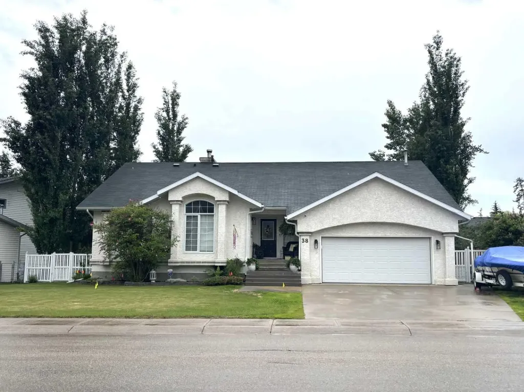 38 Blueberry Drive Whitecourt AB T7S1R2