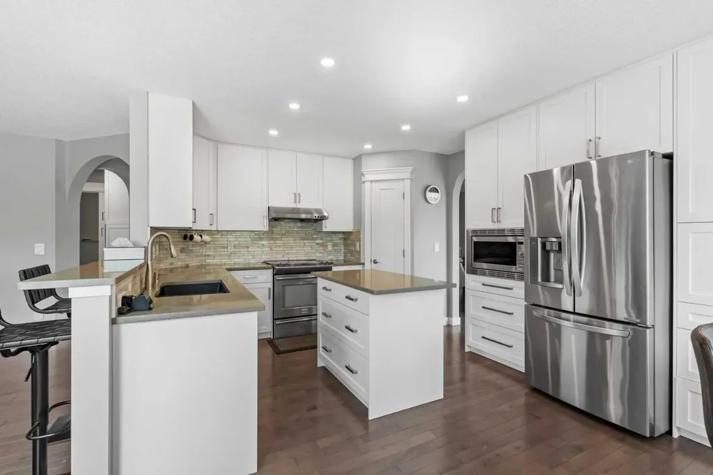 107 Edgebrook Circle NW Calgary AB T3A 5A4