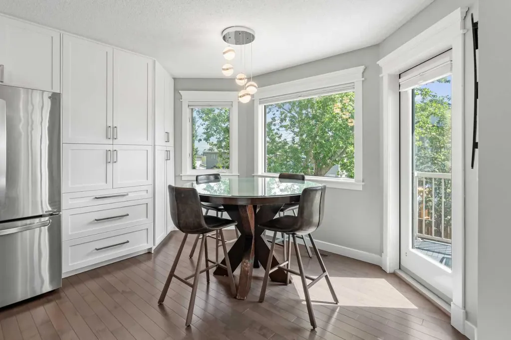 107 Edgebrook Circle NW Calgary AB T3A 5A4
