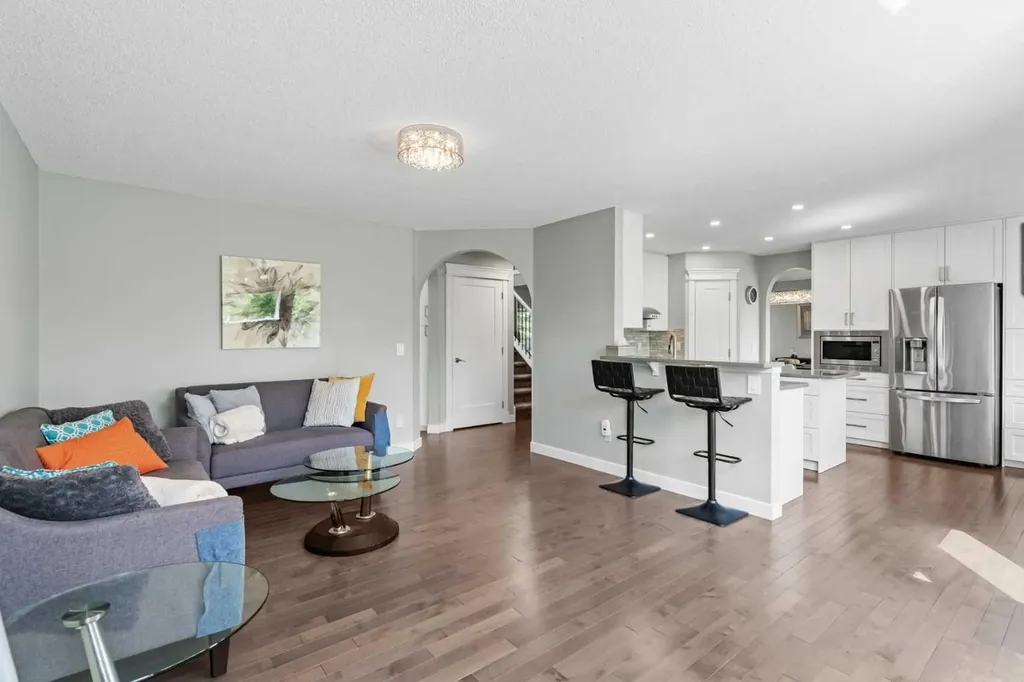 107 Edgebrook Circle NW Calgary AB T3A 5A4