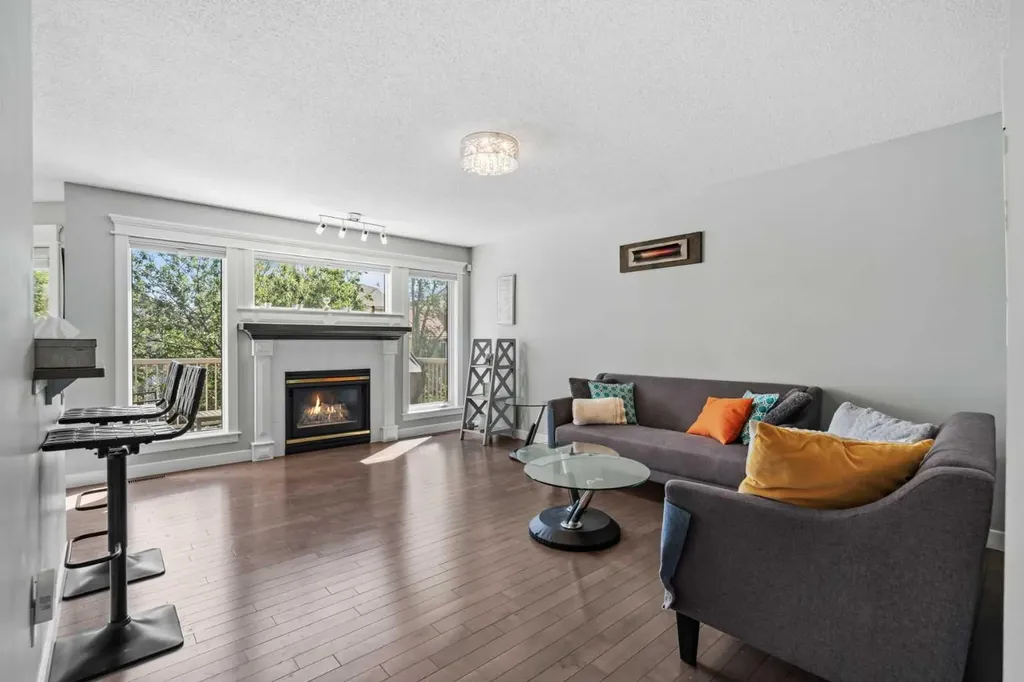 107 Edgebrook Circle NW Calgary AB T3A 5A4