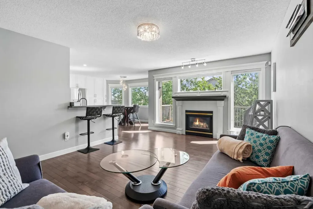 107 Edgebrook Circle NW Calgary AB T3A 5A4