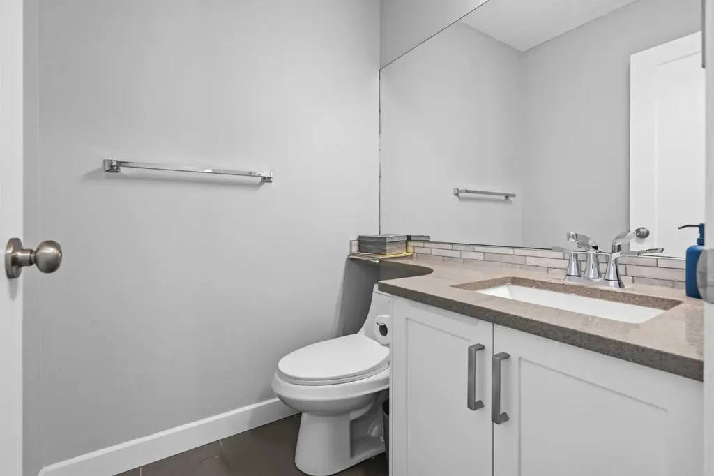 107 Edgebrook Circle NW Calgary AB T3A 5A4