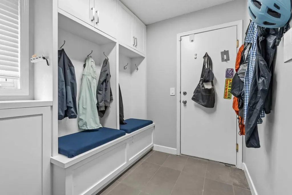 107 Edgebrook Circle NW Calgary AB T3A 5A4