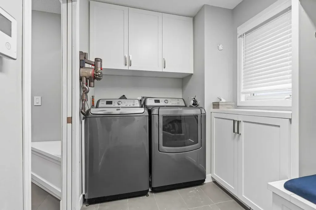 107 Edgebrook Circle NW Calgary AB T3A 5A4
