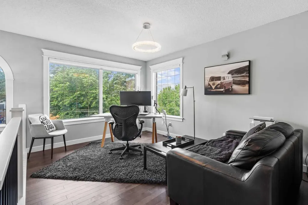 107 Edgebrook Circle NW Calgary AB T3A 5A4