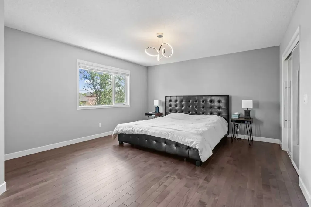 107 Edgebrook Circle NW Calgary AB T3A 5A4