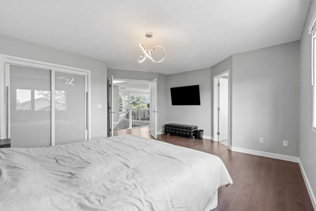 107 Edgebrook Circle NW Calgary AB T3A 5A4
