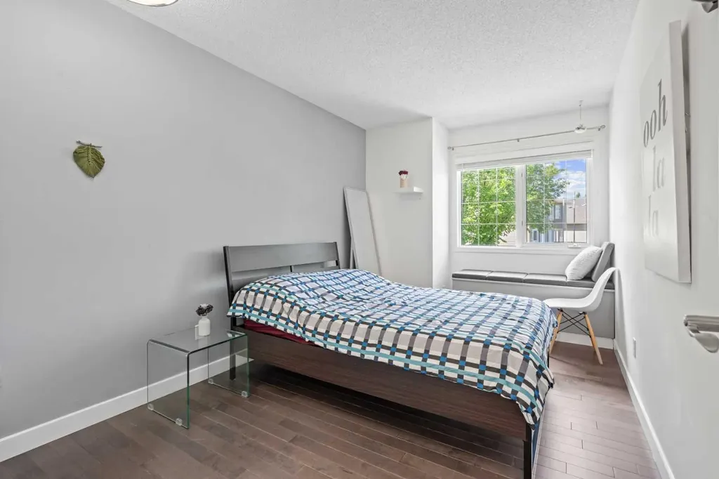 107 Edgebrook Circle NW Calgary AB T3A 5A4