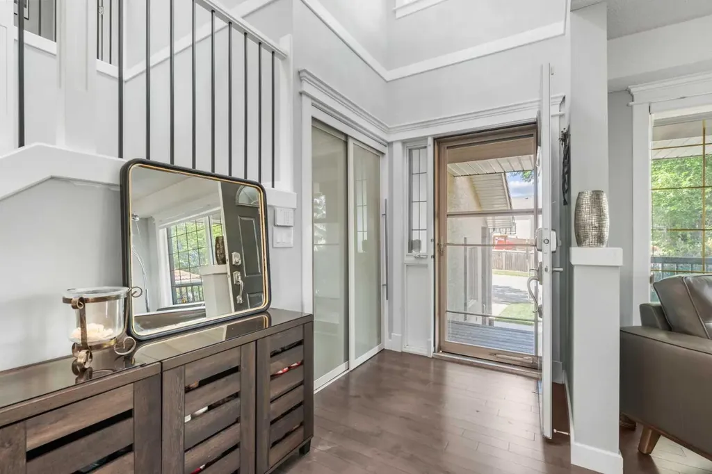 107 Edgebrook Circle NW Calgary AB T3A 5A4