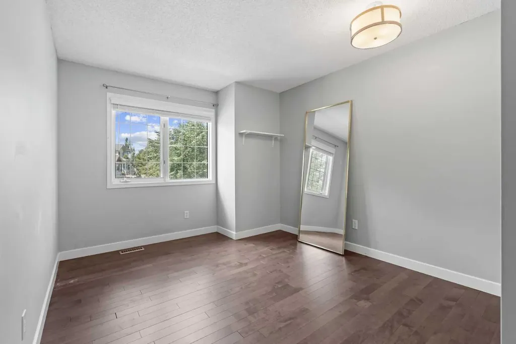 107 Edgebrook Circle NW Calgary AB T3A 5A4