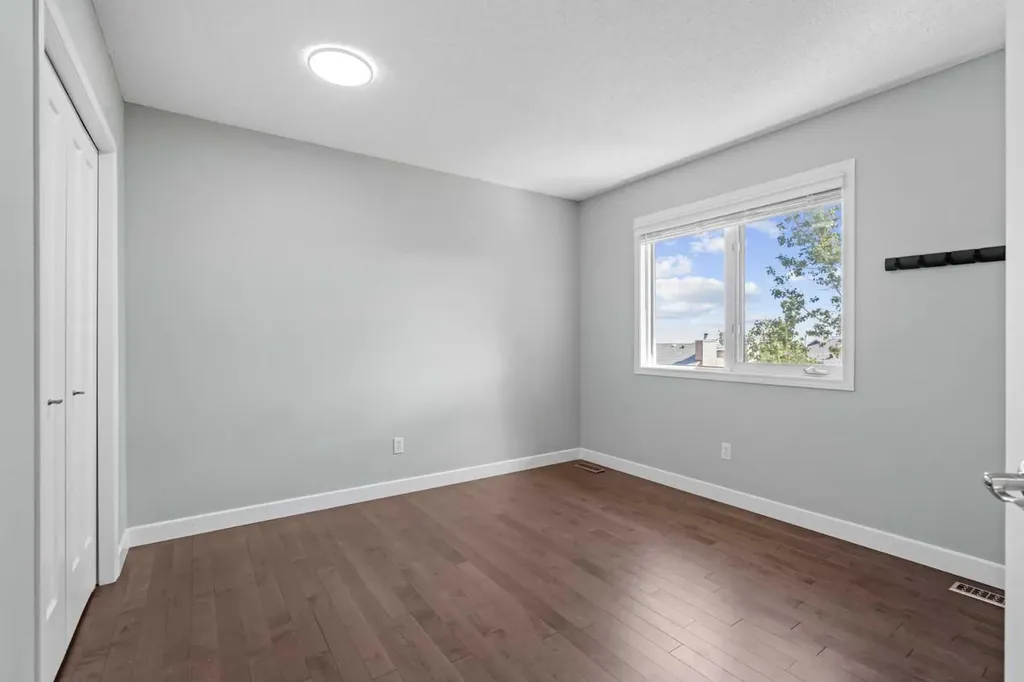 107 Edgebrook Circle NW Calgary AB T3A 5A4