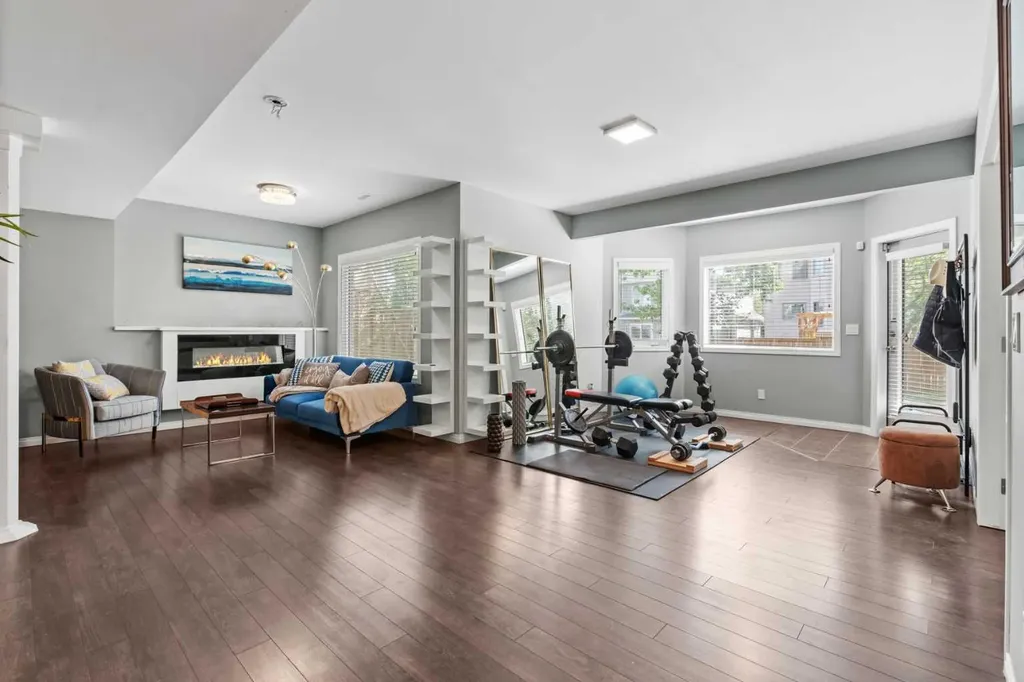 107 Edgebrook Circle NW Calgary AB T3A 5A4